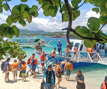 Boracay: Island Hopping with Crystal Kayak & Helmet Diving
