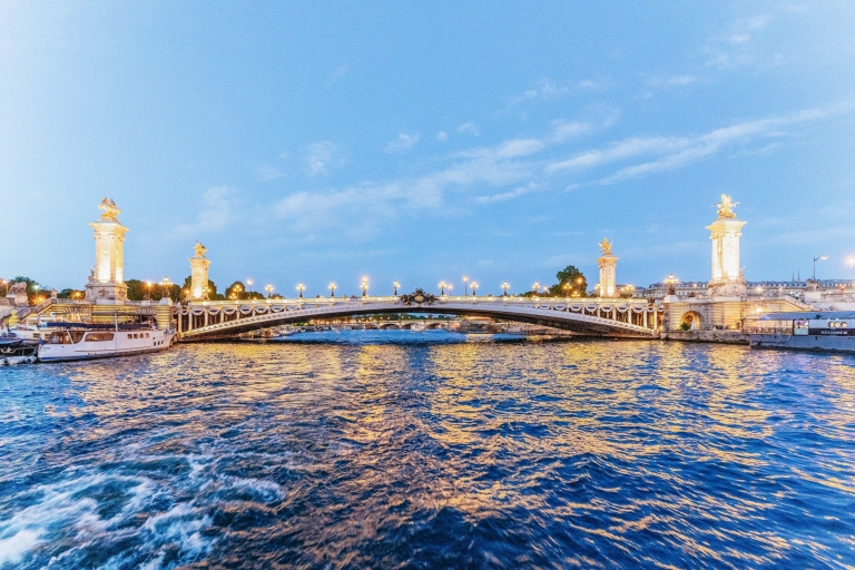Paris: Dinner-Bootsfahrt auf der SeineParis: 2,5-stündige Schifffahrt & Dinner: Service Etoile