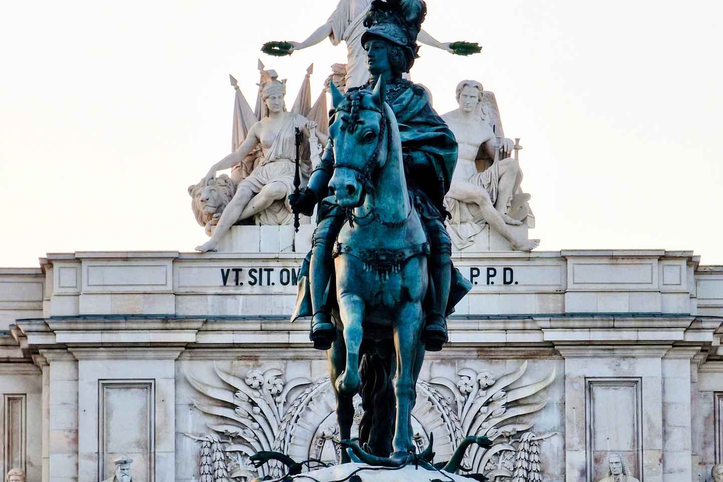 Lisbon: Private Tuk-Tuk Tour