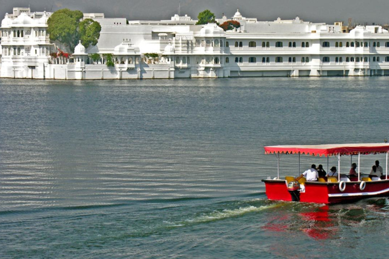 Udaipur: City Highlights Tour with Hotel Pickup
