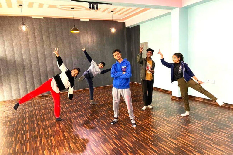 Delhi: Bollywood Dance Classes Tour