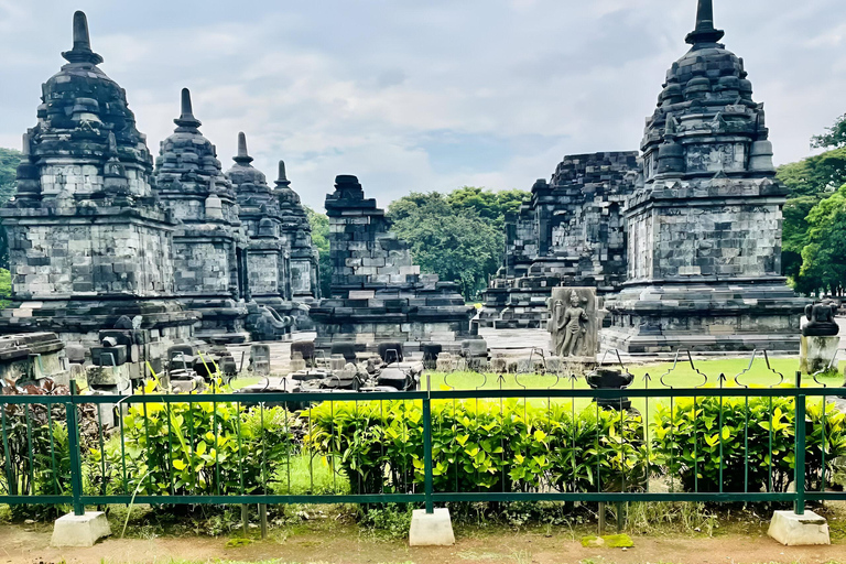 Yogyakarta; Alba/ Salita al Borobudur e Tempio di PrambananAlba a Borobudur, salita in cima e tour del tempio di Prambanan
