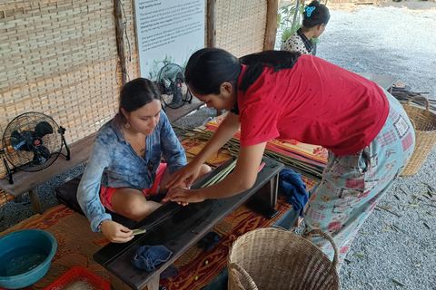 Siem Reap: Fattoria della seta di loto - Tour guidato e 3 laboratori artigianaliSiem Reap: Fattoria della seta Lotus - Tour guidato e 3 laboratori artigianali