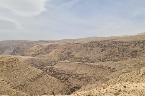 Muscat: Fins View, Wadi Jahal & Bimmah Tour