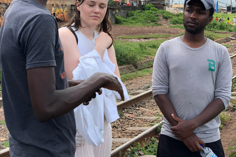 passeio pela vibrante favela de Kibera