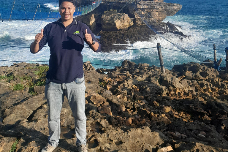 Yogyakarta: Palazzo Reale, spiaggia di Timang e tour al tramonto