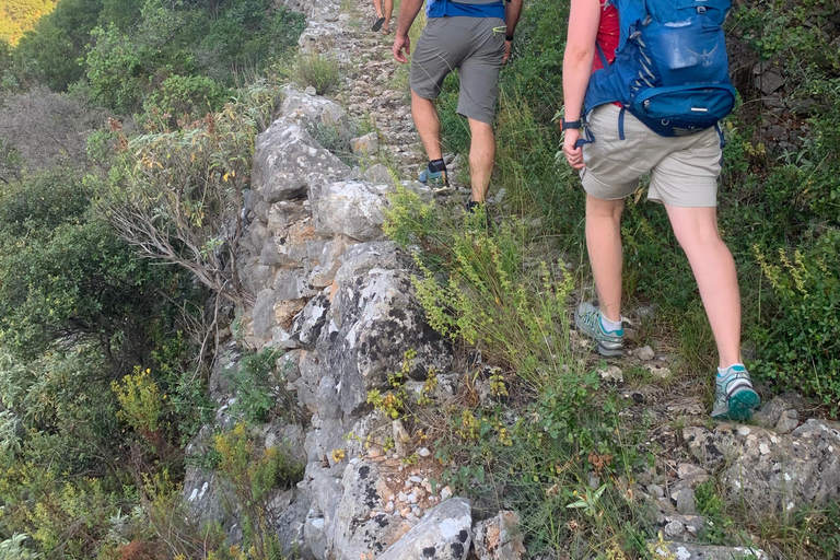 La Cresta de Parnon: caminos antiguos, naturaleza y pueblos locales