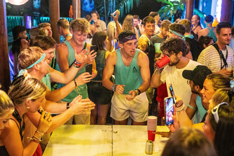 Ao Nang: Bar Crawl met gids, shotjes en een T-shirt