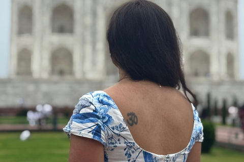 Dagsutflykt till Taj Mahal i en SUV-bil med alternativ.Dagsutflykt till Taj Mahal i en SUV-bil + guide