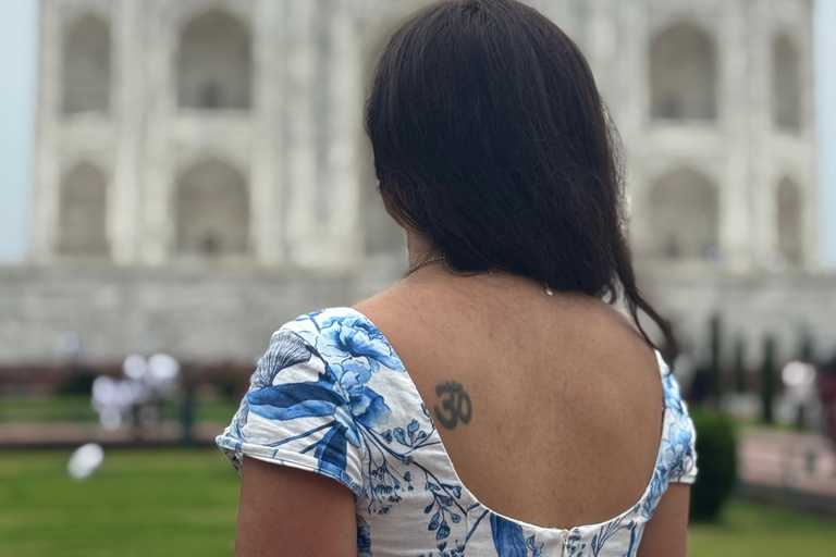 Dagsutflykt till Taj Mahal i en SUV-bil med alternativ.Dagsutflykt till Taj Mahal i en SUV-bil + guide