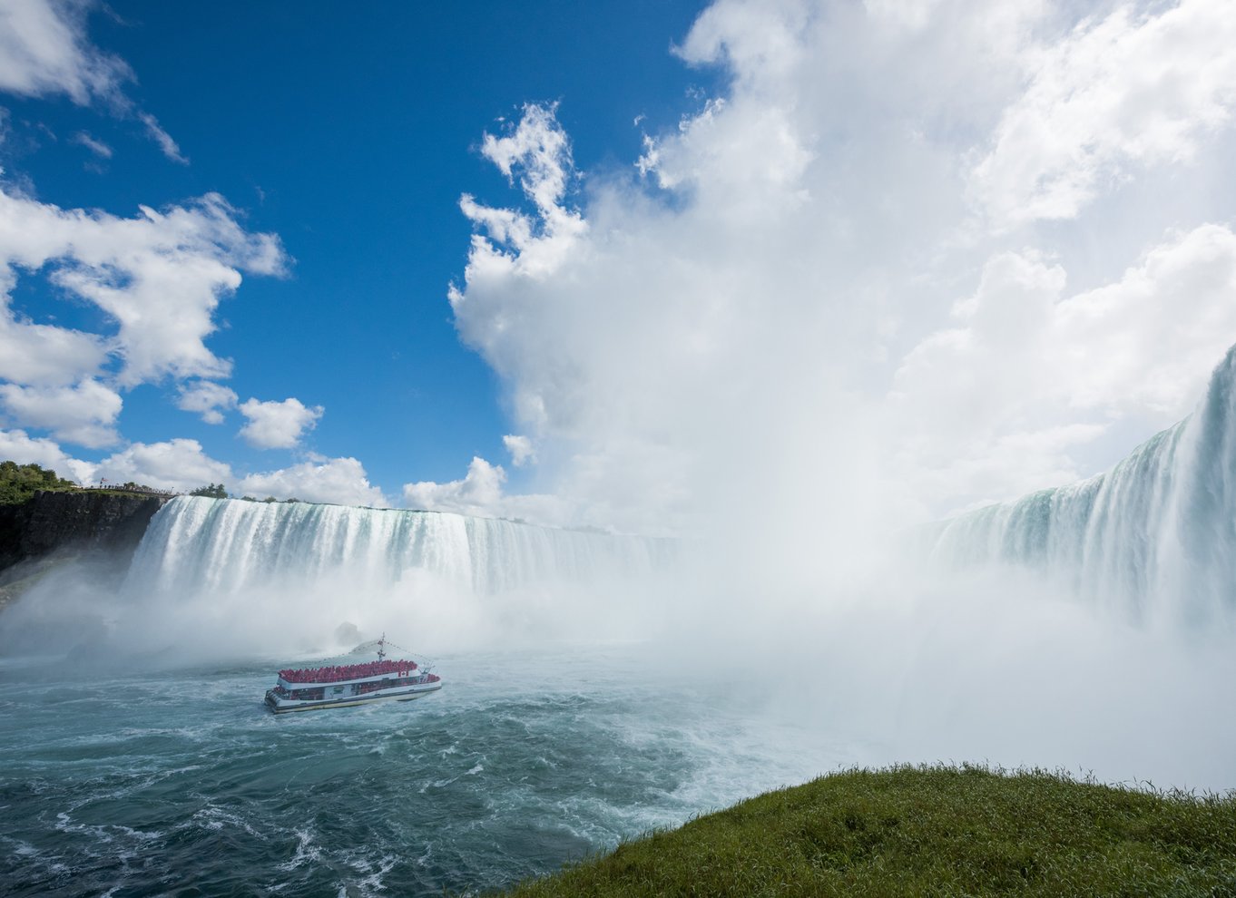 Niagara Falls: Bådtur og rejse bag vandfaldene