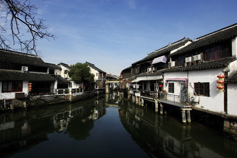 From Beijing: 2-Day Shanghai Highlights Tour with Train