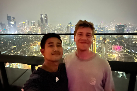 Jakarta: avondwandeltour met snacks en dinerJakarta: nachtelijke wandeltour met snacks en diner