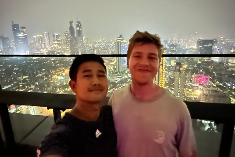 Jakarta: avondwandeltour met snacks en dinerJakarta: nachtelijke wandeltour met snacks en diner