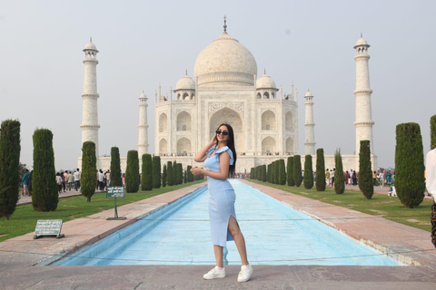 Agra: Visita sin colas al Taj Mahal y al Fuerte de Agra al AmanecerTour con conductor, coche y guía turístico