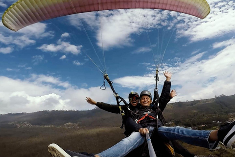 Quito: Tandem Paragliding Flight from Lumbisi