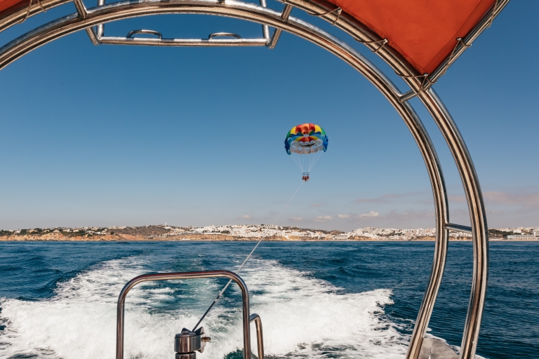 Albufeira: viaje en barco parasailing