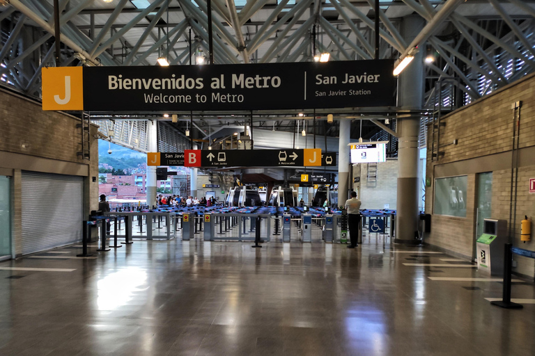 Medellín: Tour durch die Comuna 13, den Botero Park und den Metrocable mit einem lokalen Guide