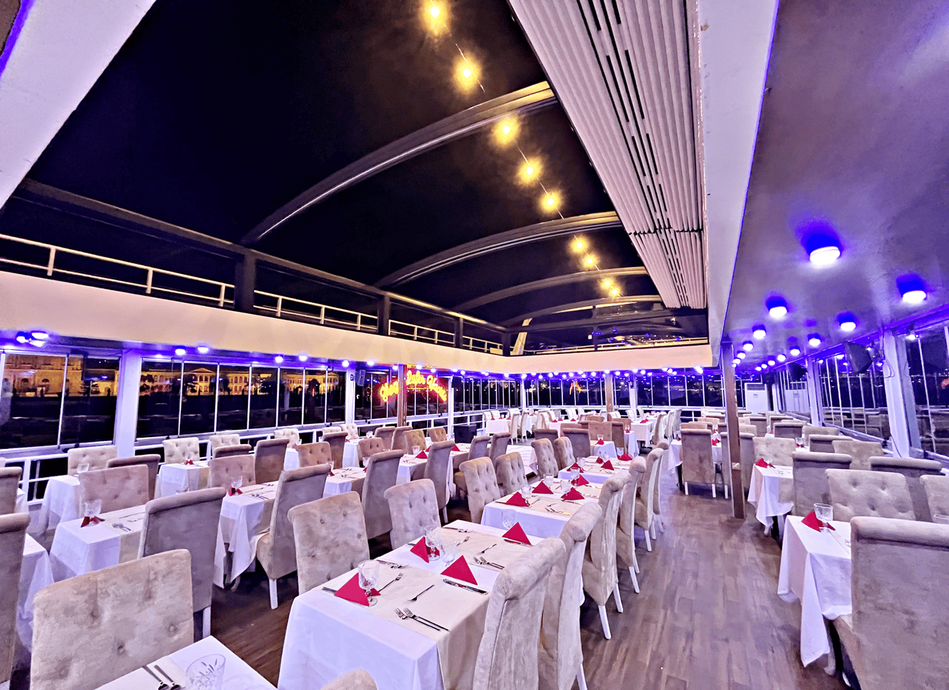 Istanbul: Bosporus-middagscruise og show med privat bord