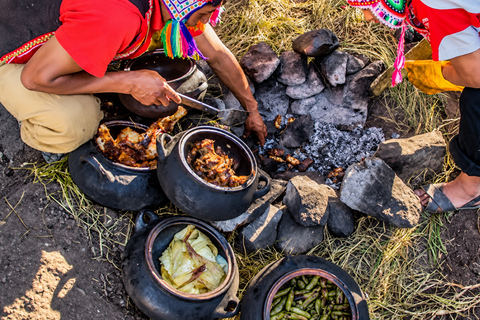 From Urubamba: Sacred Valley Tour with Pachamanca Tasting