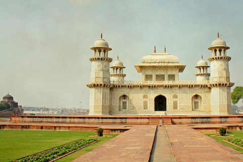 Agra Taj mahal tour met Yoga Meditatie Dezelfde dagAgra Taj Mahal Yoga Meditatie Tour