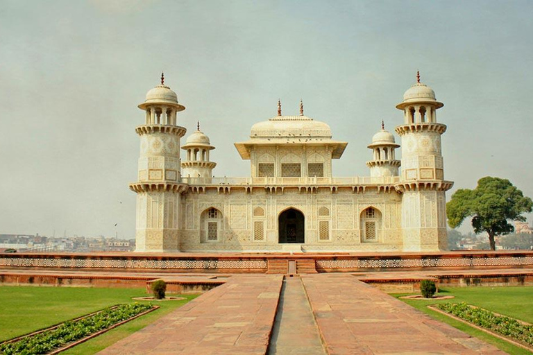 From Delhi: Agra and Fatehpur Sikri 2-Day Private TourTour with 4-star Hotel, Guide, Meals &amp; Monument tickets