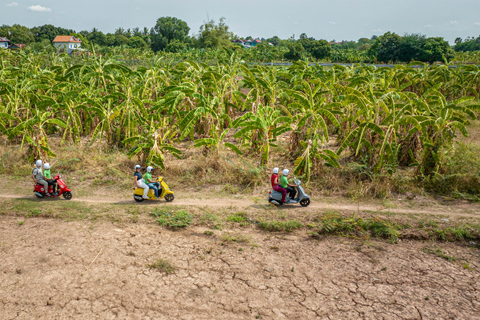 Battambang: Vespa City Tour with Hotel Pickup