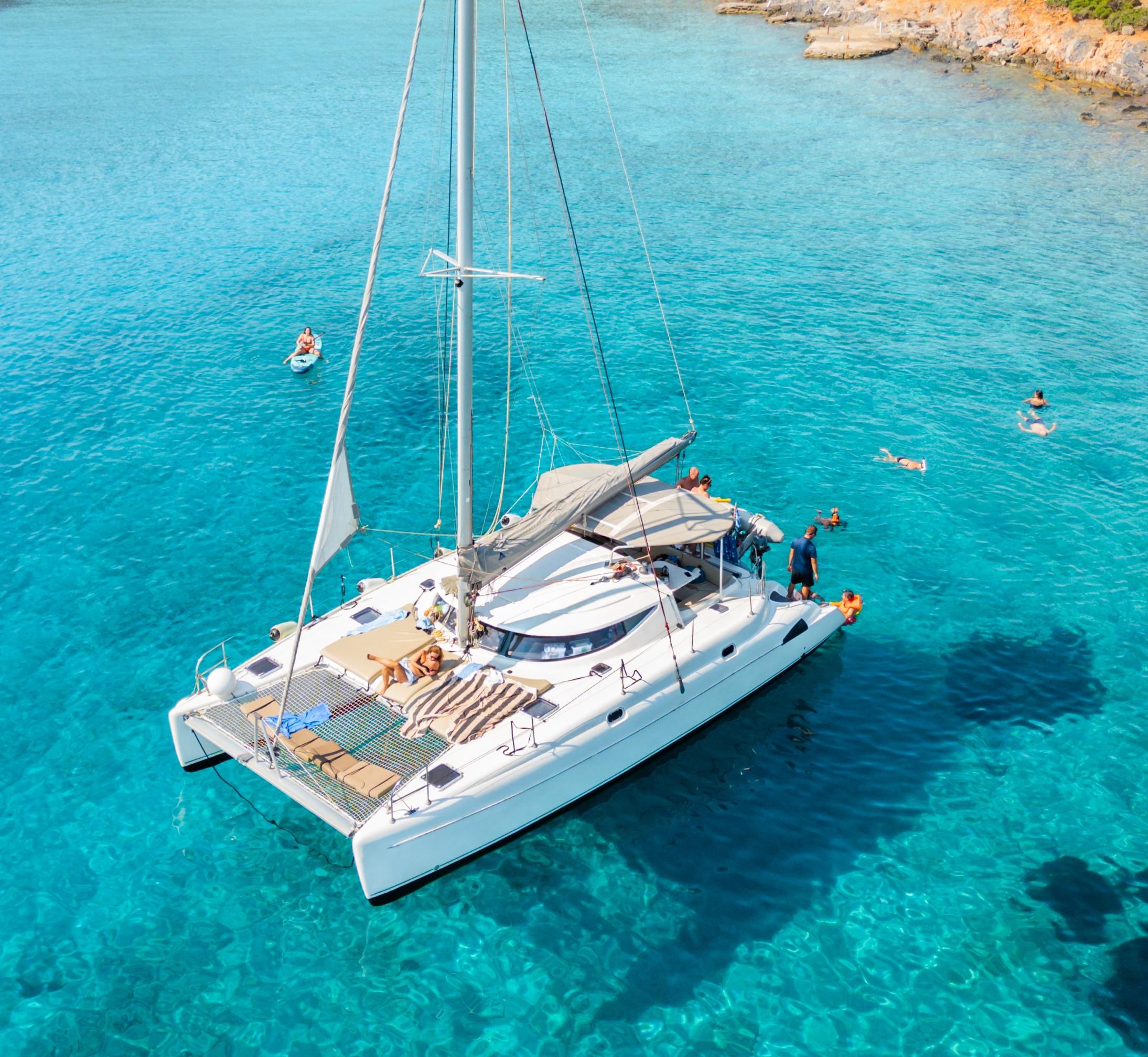 Agios Nikolaos: Spinalonga und Kolokytha mit Katamaran und Mahlzeit