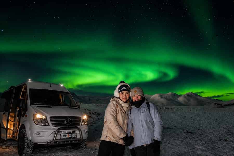 Jagd nach den Nordlichtern: Fahre weiter mit einem Super-Geländewagen – Kleine Gruppe. Foto: GetYourGuide
