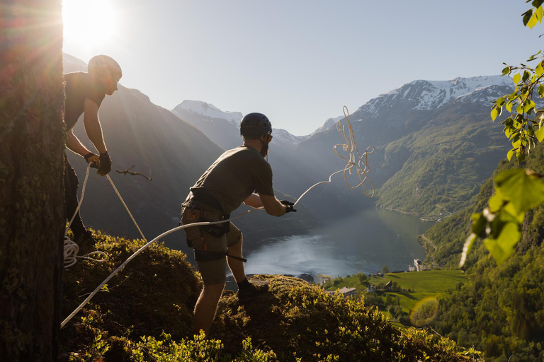 Geiranger : Descente en rappel avec vue épique