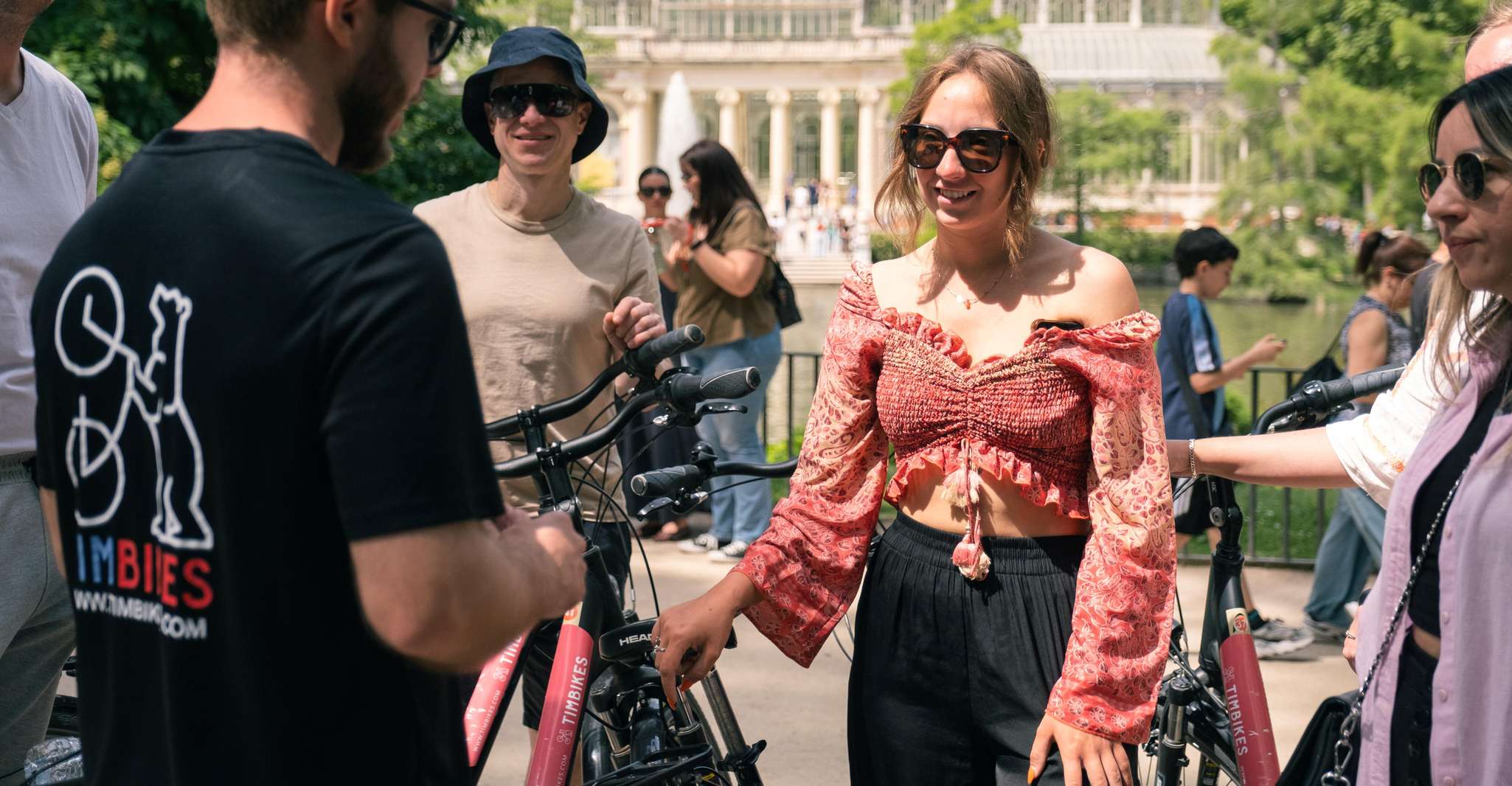 Madrid: 3 h. Guided Highlights Bike Tour with Optional Tapas