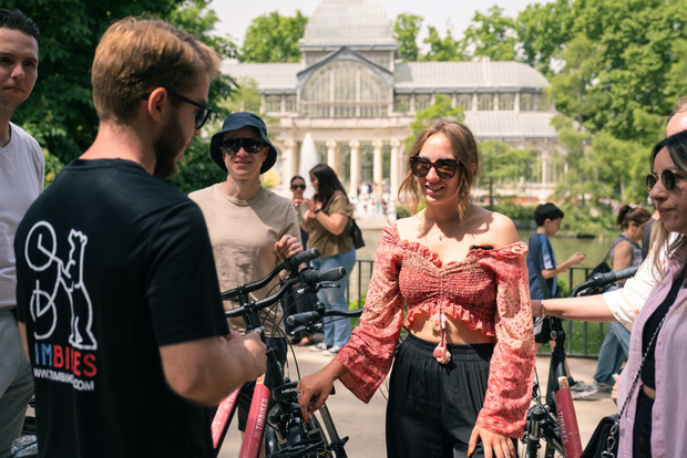 Madrid: 3 h. Guided Highlights Bike Tour with Optional Tapas