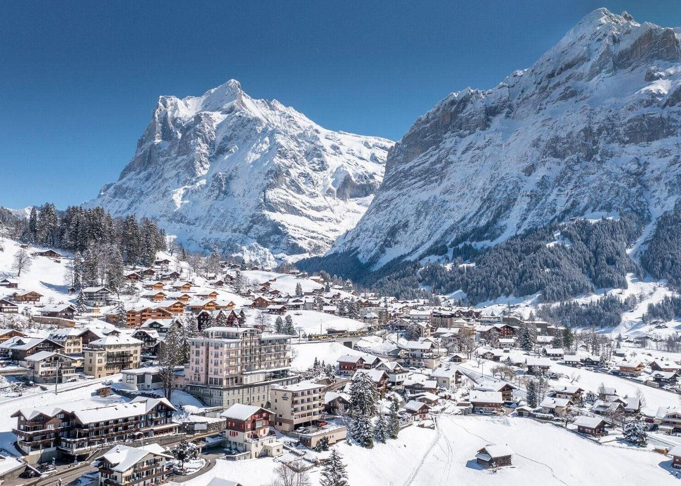 Ab Basel: Tour zu den Schweizer Alpen, nach Lauterbrunnen und zu den Beatushöhlen