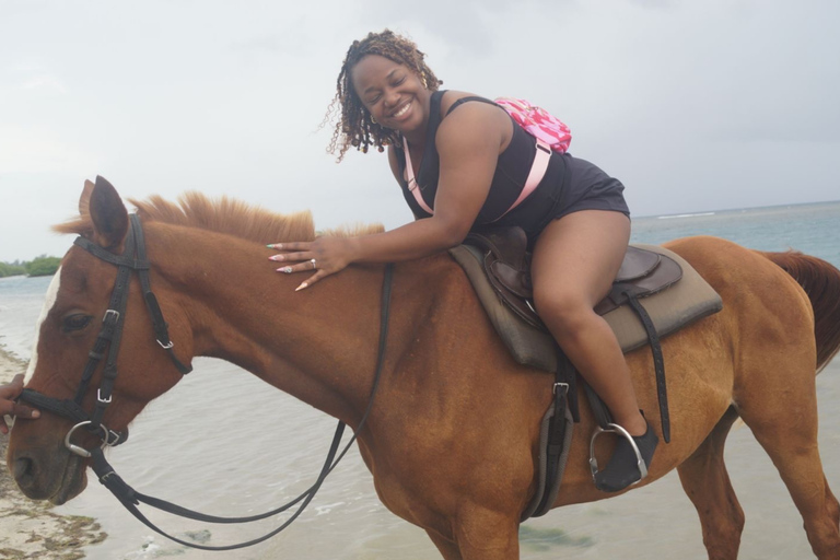 蒙特哥湾出发：骑马探秘与法尔茅斯城市精华游从蒙特哥湾出发：骑马体验与法尔茅斯城市精华游