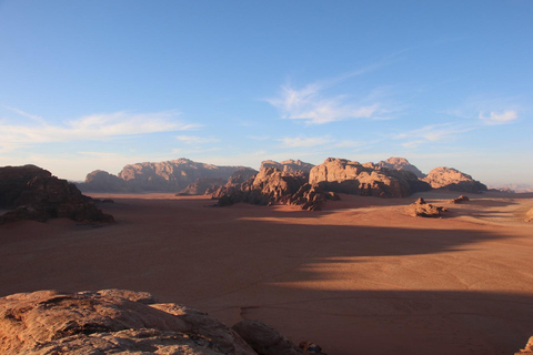 Wadi Rum: Jeep Tour with Sandboarding and Bedouin Tea