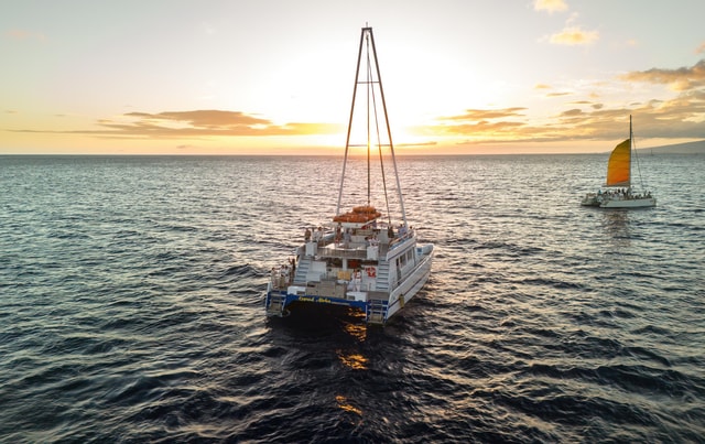 Oahu: Sunset Sail Cruise in Waikiki