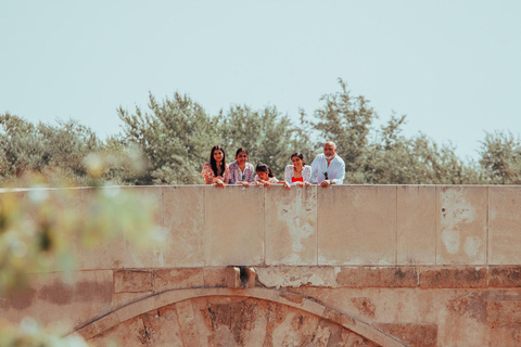 Córdoba: Mezquita Photoshoot with Professional Photographer 1 hour Mezquita Photoshoot