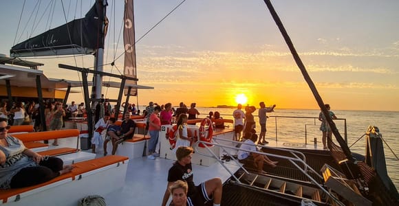 Cádiz: Katamaranfahrt bei Sonnenuntergang mit Getränk