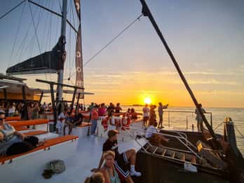 Cadix : Croisière en catamaran au coucher du soleil avec boisson