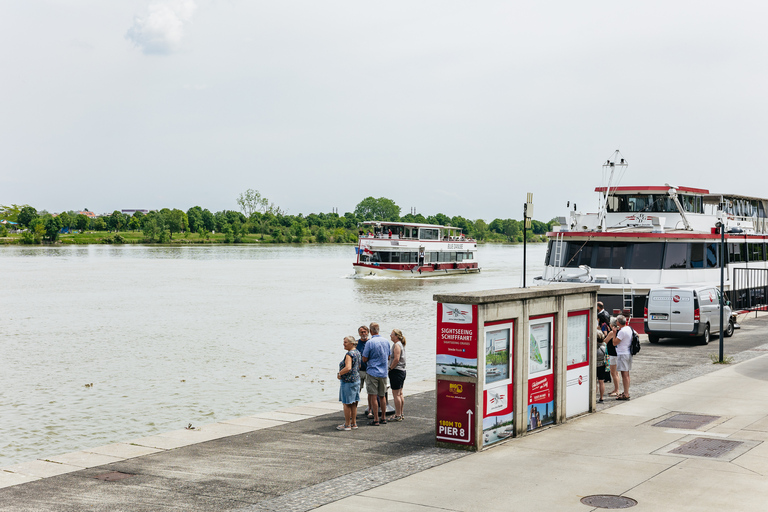 Vienna: Boat Cruise on the Danube Canal with Optional Lunch Boat Tour with Schnitzel