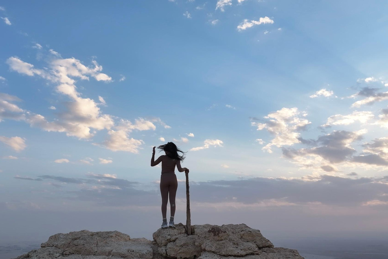 From Riyadh: Edge of the World and Darb Al-Manjoor Adventure