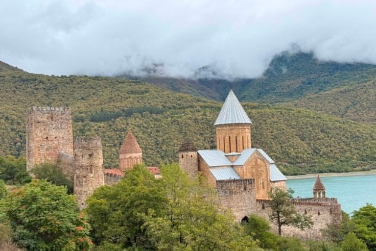 From Tbilisi: 3-Day Kazbegi Trip with Return Transfer 3 day skiing ( winter offer )