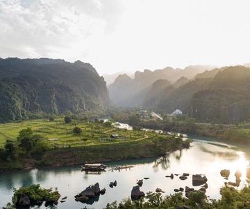 Hue to/From Phong Nha Private Car via DMZ - 17 Parallel