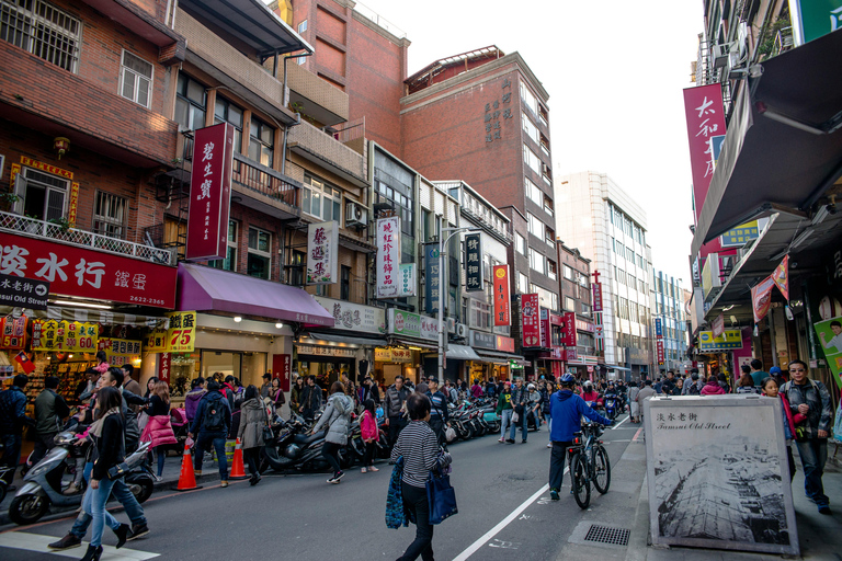 Taipei: Riverside Bike Ride with Optional Tea and Hike Greater Taipei: Riverside Bike Ride and Danshui Old Street