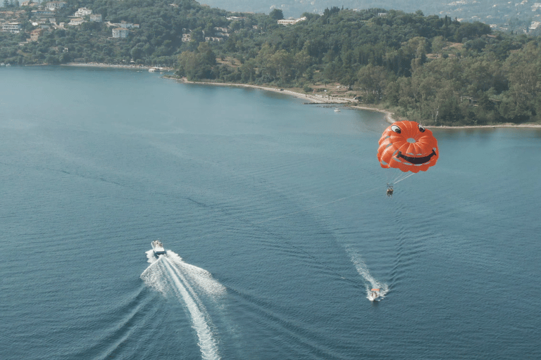 Corfù: avventura in parapendio vicino alla città di CorfùDassia: Avventura in parapendio vicino alla città di Corfù