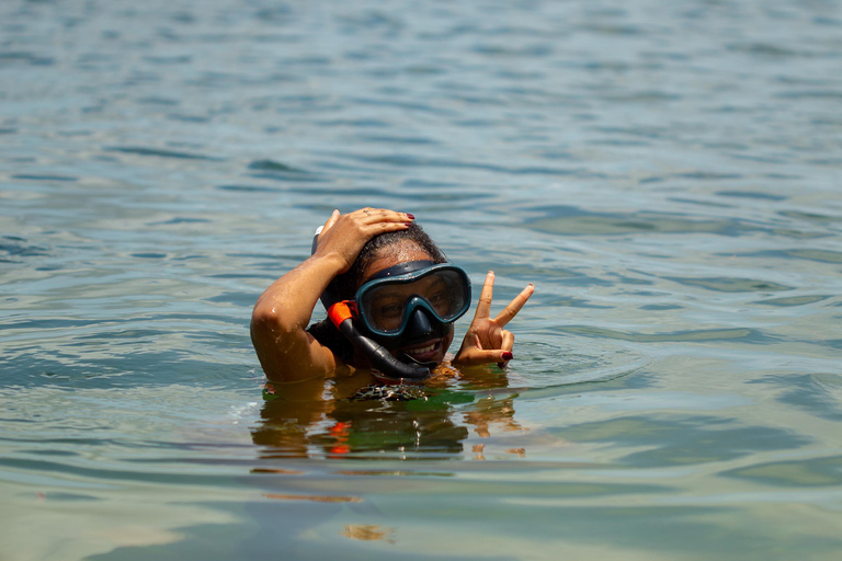 Maputo: Santa Maria Beach Cruise with Snorkeling & Brunch
