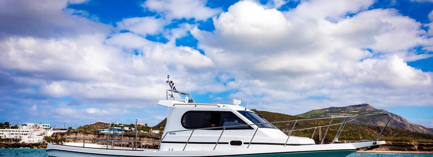 Santorin : Croisière privée en bateau à moteur et randonnée sur le volcan