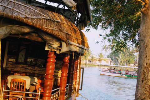 Från Kochi: Husbåtskryssning i Alappuzha Backwaters