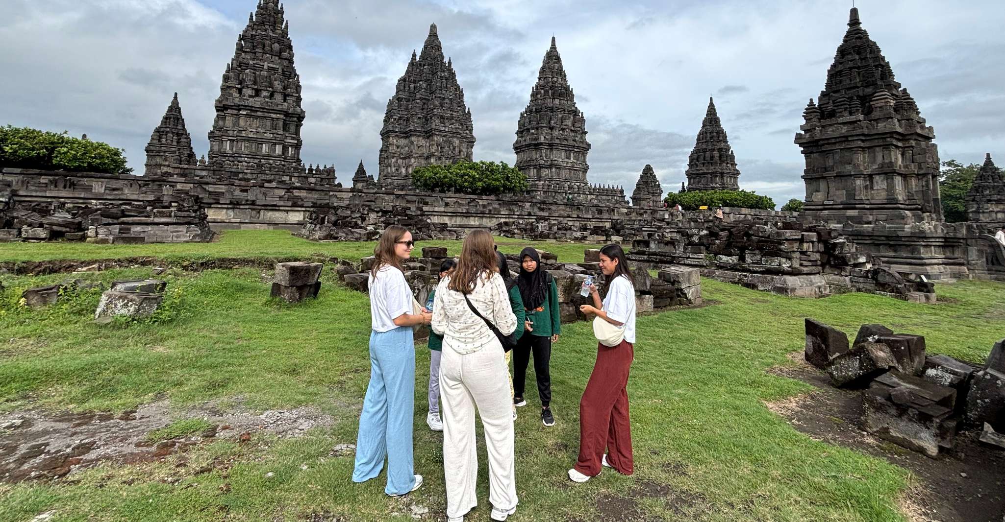 Yogyakarta: Borobudur Sunrise Climb & Prambanan with Ticket photo 18