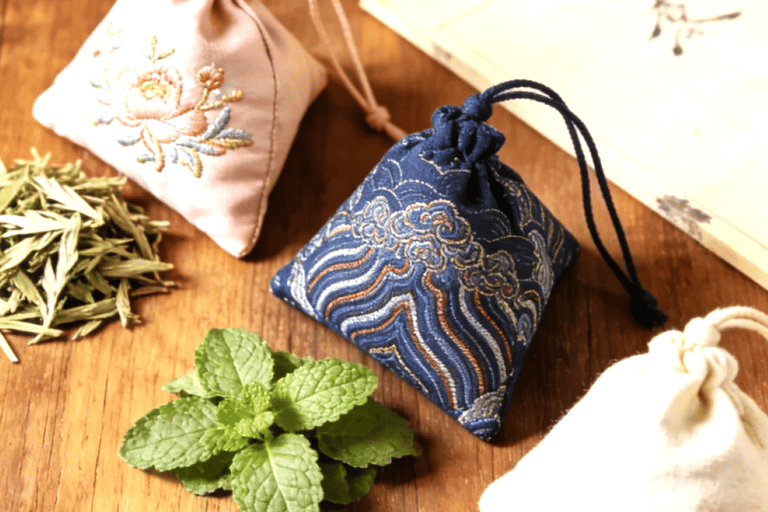 Guangzhou: Chinese Herbal DIY Experience in Yongqingfang